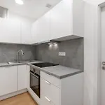 Apartamento Cozy & Spacious For 5 Guests In *