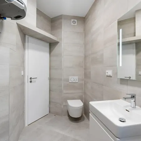 Cozy & Spacious For 5 Guests In *