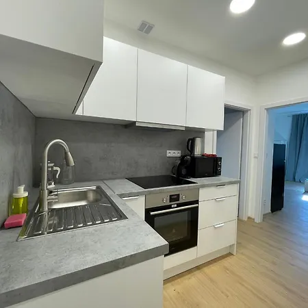 Apartamento Cozy & Spacious For 5 Guests In Praga