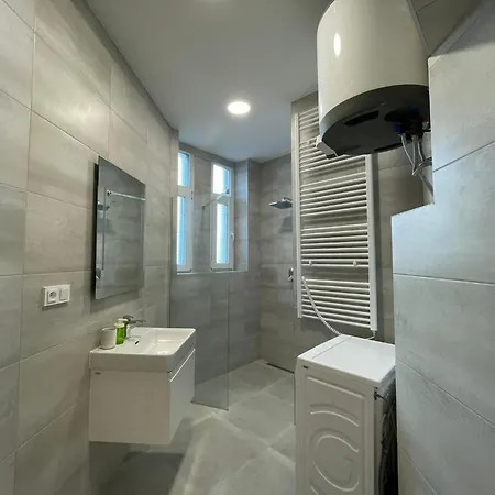 Cozy & Spacious For 5 Guests In *