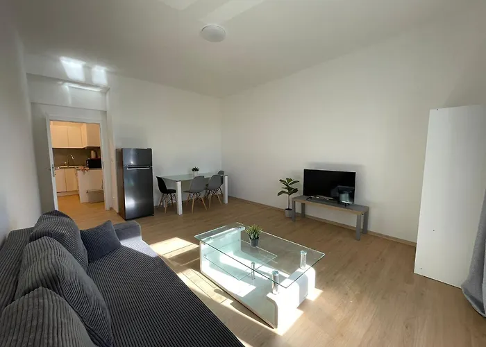 Cozy & Spacious For 5 Guests In Appartement Praag