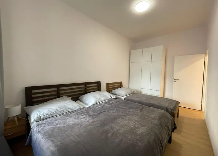 Cozy & Spacious For 5 Guests In Appartement Praag