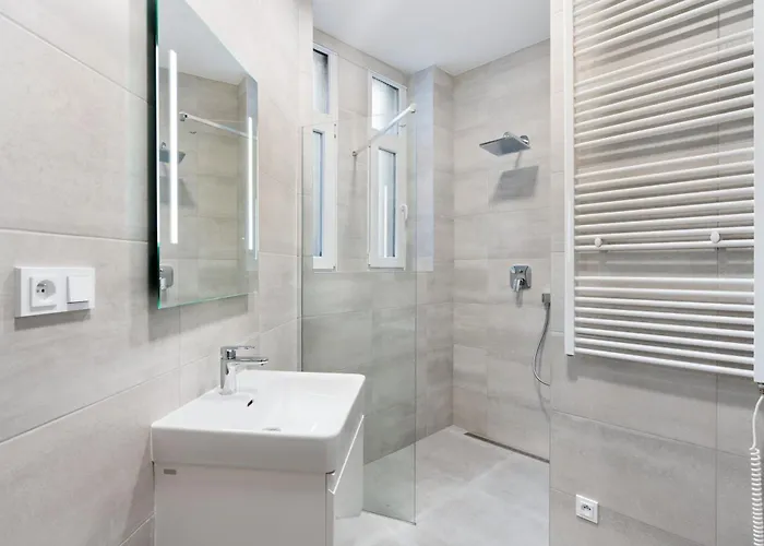Cozy & Spacious For 5 Guests In Appartement Praag