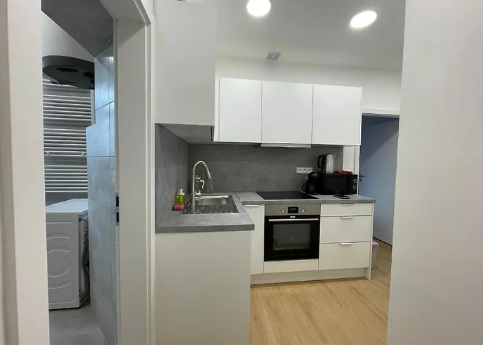 Cozy & Spacious For 5 Guests In Appartement Praag