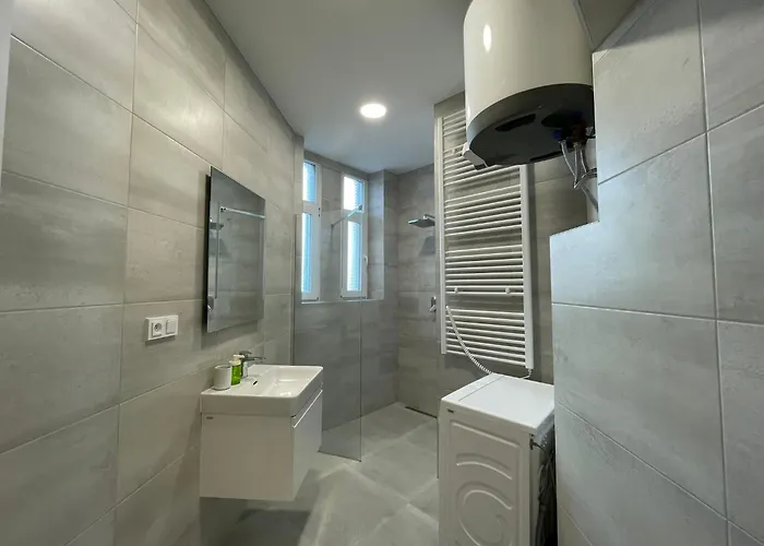 Cozy & Spacious For 5 Guests In *